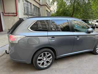 Mitsubishi Outlander foto 2