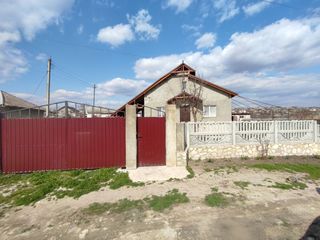 Se vinde casa in s. Budești, 3 odai, 74900€! foto 1