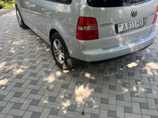 Volkswagen Touran foto 3