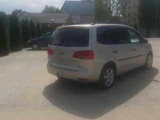 Volkswagen Touran foto 4