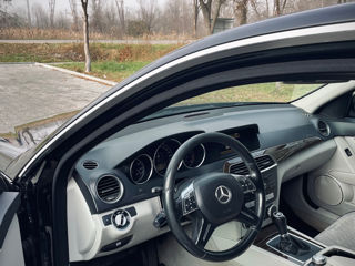 Mercedes C-Class foto 3