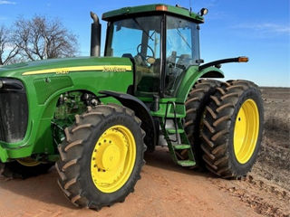 John Deere 8420 Tractor foto 4