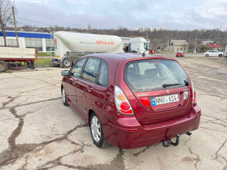 Suzuki Liana foto 4