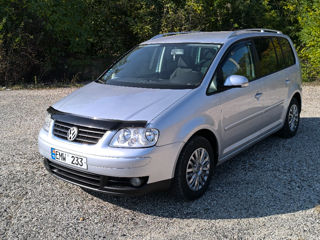 Volkswagen Touran foto 3