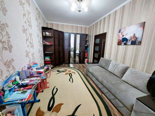 Apartament cu 2 camere, 58 m², Buiucani, Chișinău foto 2