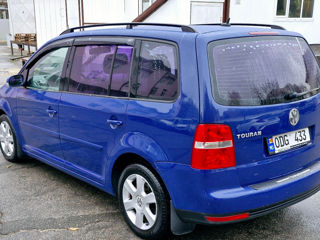 Volkswagen Touran foto 7