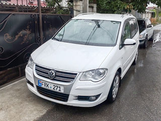 Volkswagen Touran foto 4