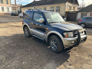 Mitsubishi Pajero foto 2