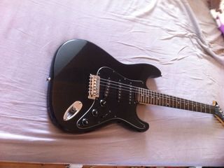 Epiphone strat - 330 euro