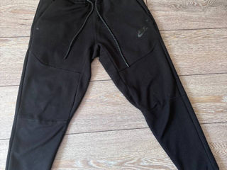 Pantaloni Nike Tech