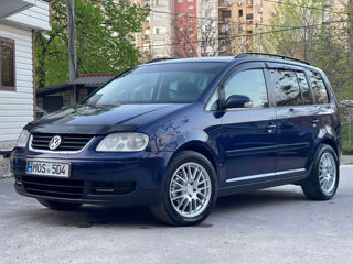 Volkswagen Touran foto 1