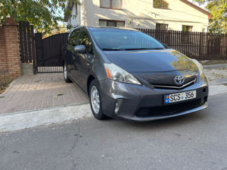 Toyota Prius v