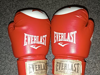 Продаю боксерские перчатки Everlast