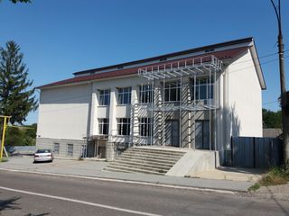 Clădire comercială în arendă / Комерческое здание в аренду