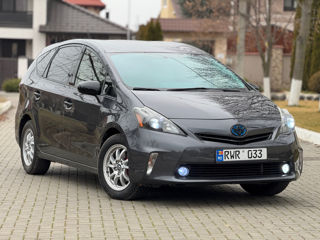 Toyota Prius v foto 3