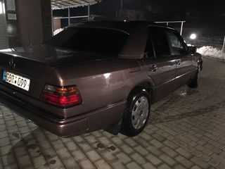 Mercedes Series (W124) foto 5