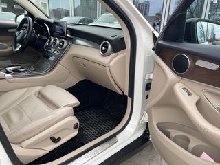 Mercedes GLC foto 15