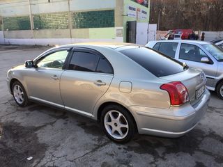 Toyota Avensis foto 1