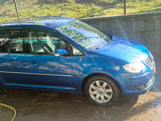 Volkswagen Touran foto 3