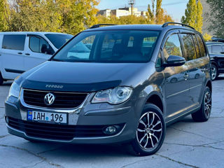 Volkswagen Touran foto 1