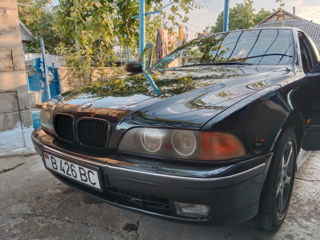 BMW 5 Series foto 2