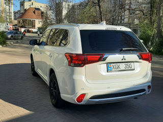 Mitsubishi Outlander foto 2