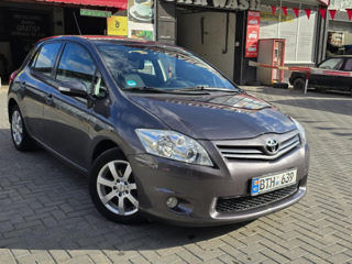 Toyota Auris foto 1