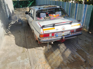 Mercedes Series (W123) foto 4