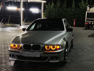 BMW 5 Series foto 1