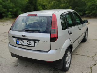 Ford Fiesta foto 7