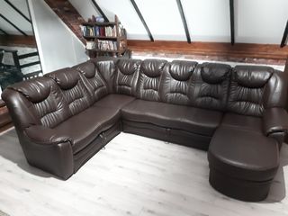 Продам  кожаный диван