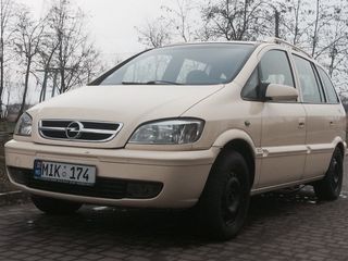 Opel Zafira foto 1