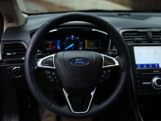 Ford Fusion foto 10