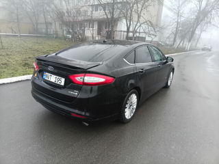 Ford Fusion foto 2