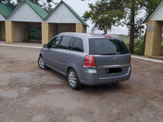 Opel Zafira foto 2