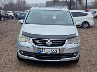 Volkswagen Touran foto 2