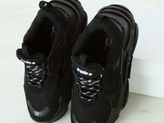 Balenciaga Triple S All Black Unisex foto 4