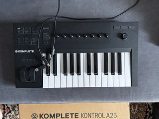 Native Instrument Komplete Kontrol A25 MIDI Keyboard