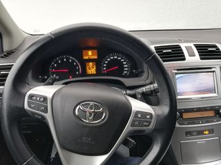 Toyota Avensis foto 3