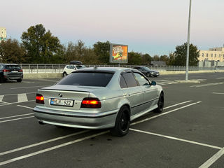 BMW 5 Series foto 4