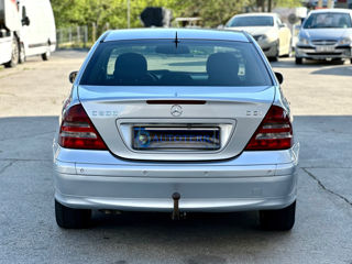 Mercedes C-Class foto 5