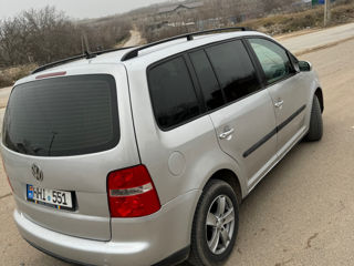 Volkswagen Touran foto 4