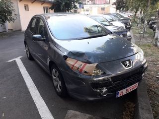 Peugeot 208 foto 2