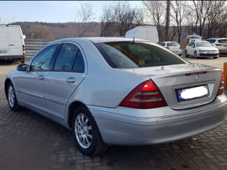 Mercedes C-Class foto 3