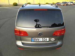 Volkswagen Touran foto 2