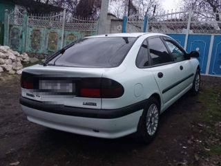 Renault Laguna foto 2