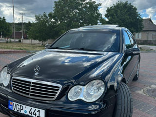 Mercedes C-Class foto 3