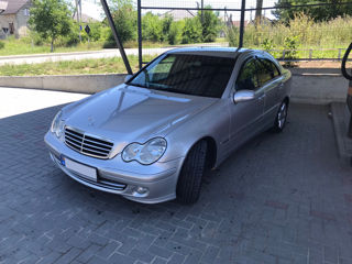 Mercedes C-Class foto 2