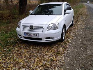 Toyota Avensis foto 9