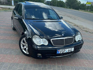 Mercedes C-Class foto 2